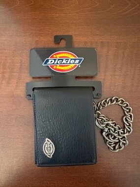 Dickies Black Bi-Fold Wallet with Metal Chain
